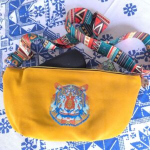 Tigrincs bőr testáska