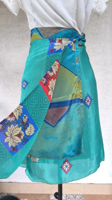 Örvény szári lapszoknya - Image 10